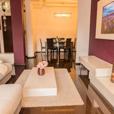 בוקרשט Lovely Apartment With Balcony מראה חיצוני תמונה