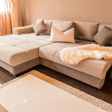 בוקרשט Lovely Apartment With Balcony מראה חיצוני תמונה