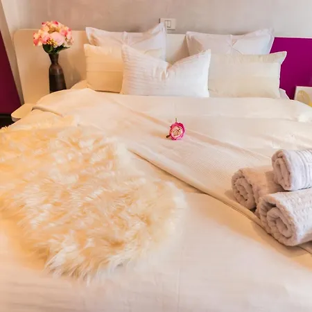 בוקרשט Lovely Apartment With Balcony מראה חיצוני תמונה