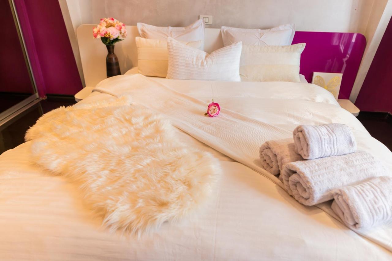 Lovely With Balcony Apartament *